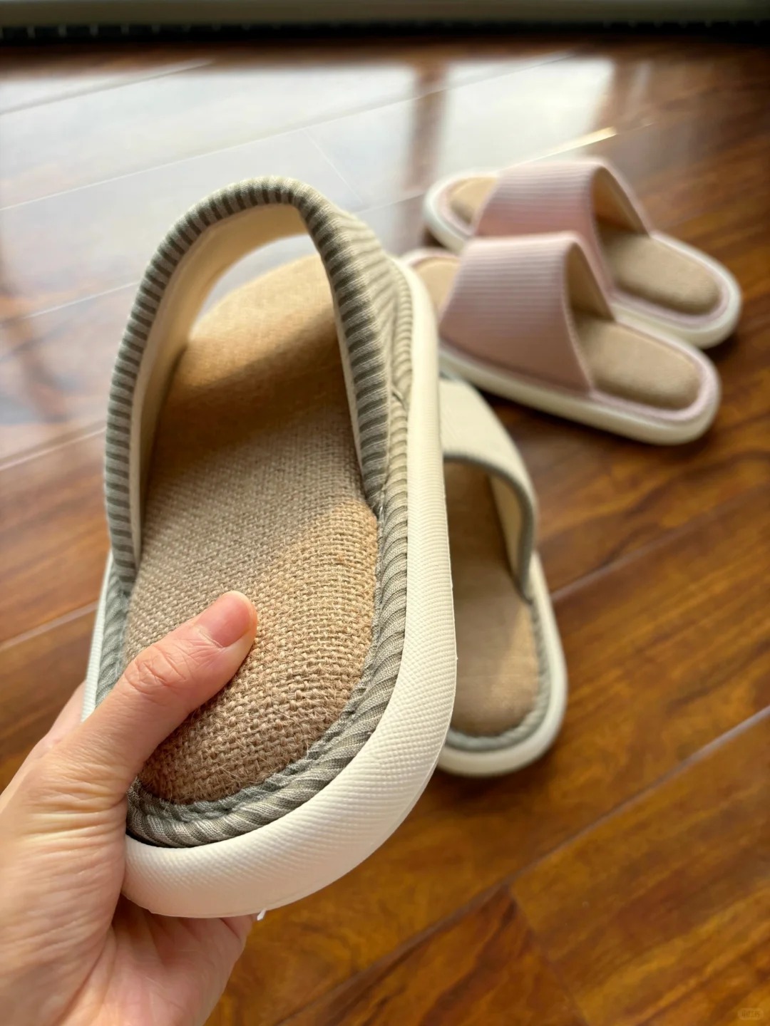 家にこれらの「4」の靴があります。捨てることをお勧めします。多くの人は理解できません。足が臭うのも不思議ではない