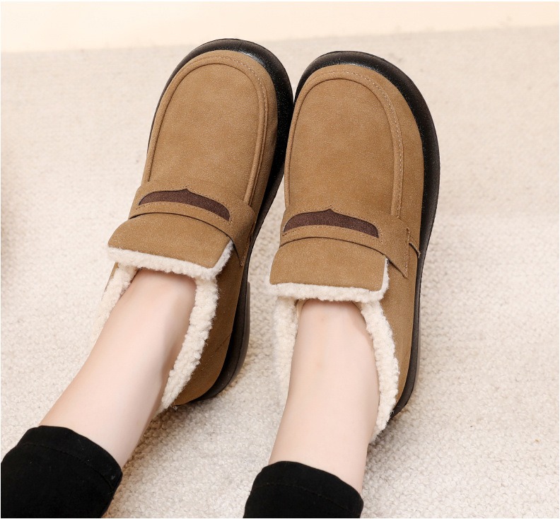 女性フラットラウンドトゥカジュアル女性スニーカースリッポンローファー冬の毛皮のレトロな新しい靴にスリップ