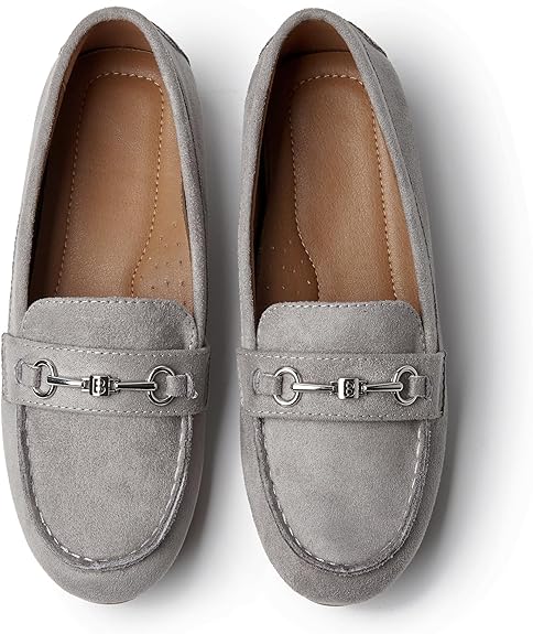 現代の働く女性のための完璧な仲間：女性のローファーシューズ