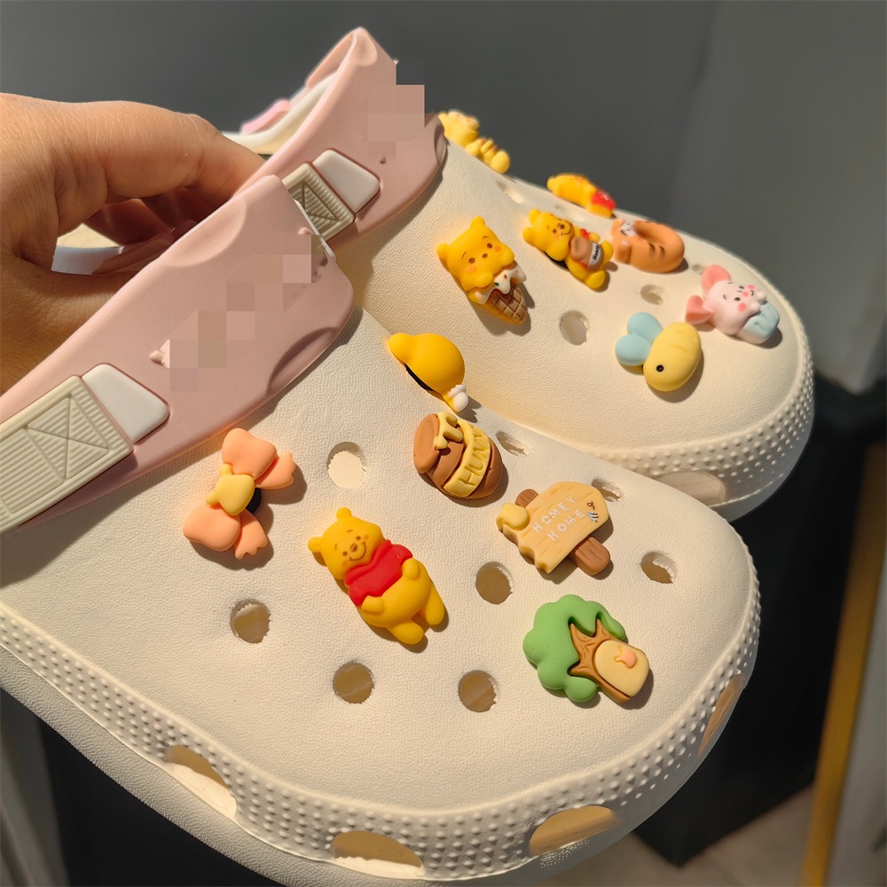 2024 女性の下駄カートンチャームデザイナーの高級靴チャーム松下駄フィットチャームファム卸売