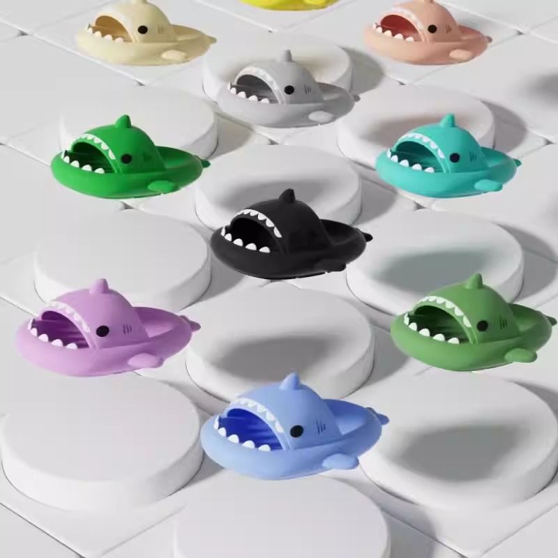 クラウドシャークスライド大人、漫画ホームスリッパ、クラウドシャークスリッパ、バスルームサンダルサメ、ソフトソール漫画スリッパ