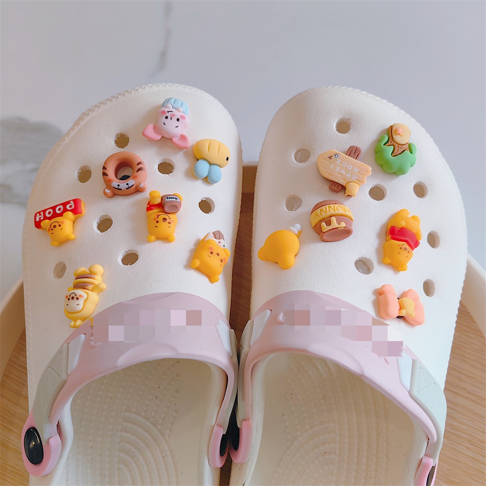 2024 女性の下駄カートンチャームデザイナーの高級靴チャーム松下駄フィットチャームファム卸売