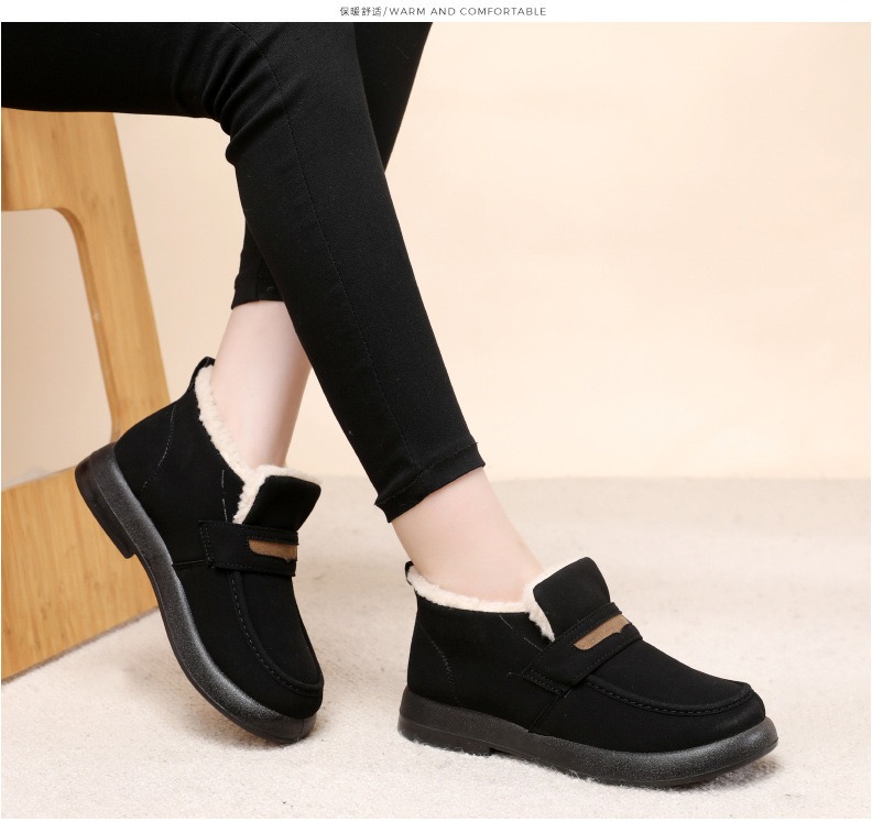 女性フラットラウンドトゥカジュアル女性スニーカースリッポンローファー冬の毛皮のレトロな新しい靴にスリップ