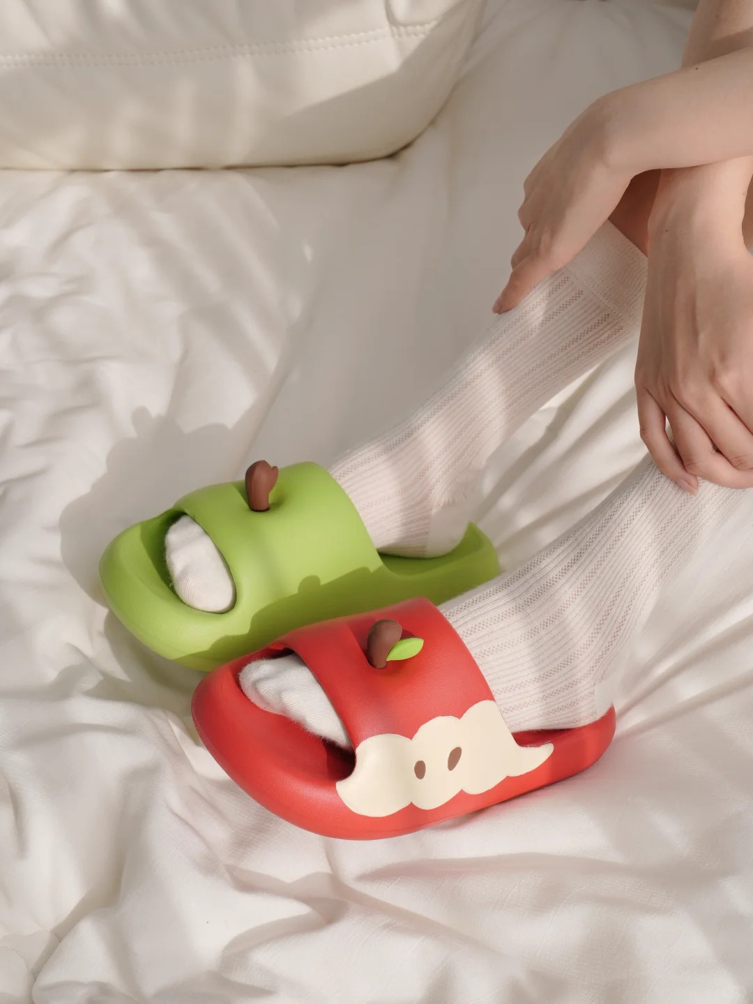 夏へのステップ：シーズンの3つの必須サンダルへのガイド