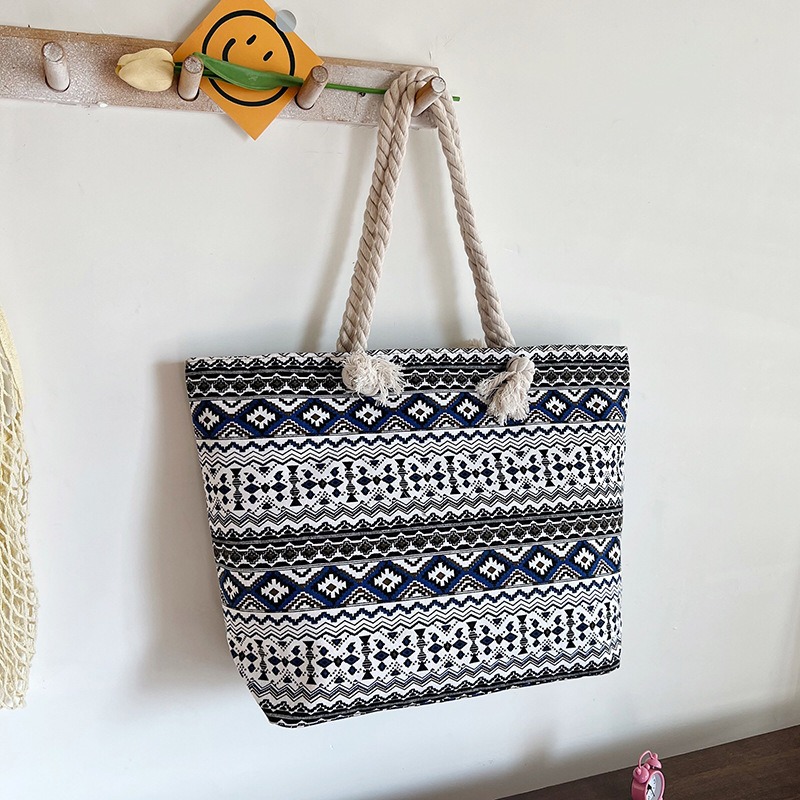 レディースバッグ 2024 新しいエスニックシンプルな少数民族シングルショルダー斜め通勤テクスチャバッグレディースバッグファッション