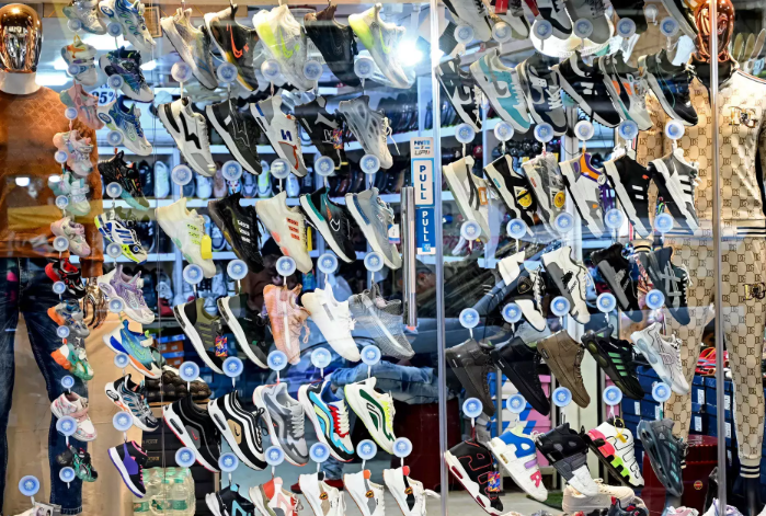 輸入高級靴ブランド、BIS調達部門の承認遅れで苦境に陥る 