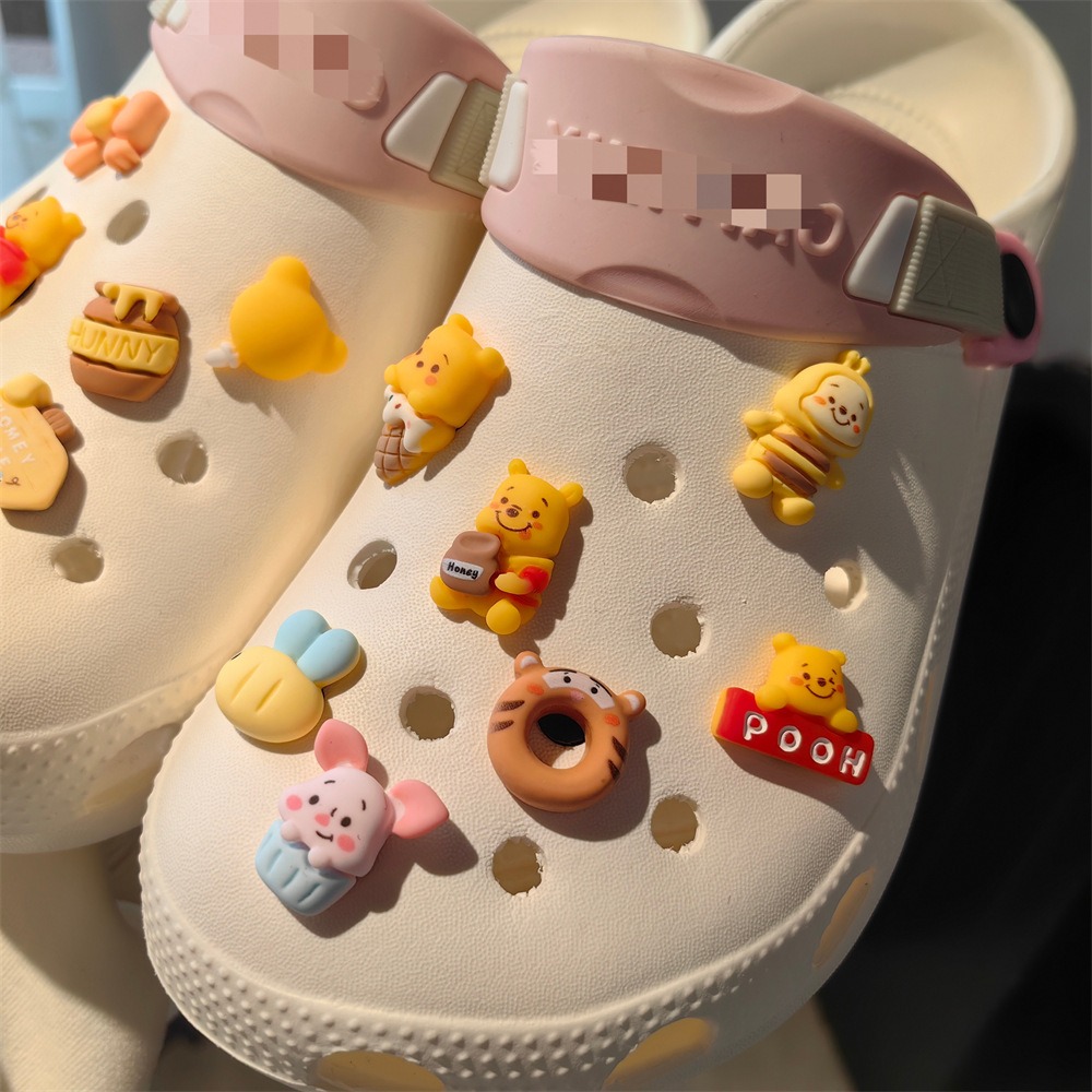 2024 女性の下駄カートンチャームデザイナーの高級靴チャーム松下駄フィットチャームファム卸売